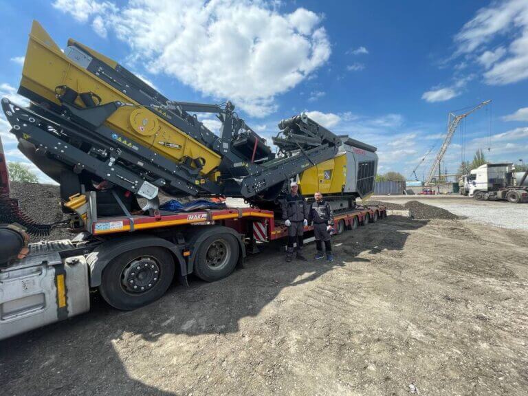 Актіс Груп поставила замовнику економічну мобільну дробарку Keestrack для переробки асфальтного зрізу